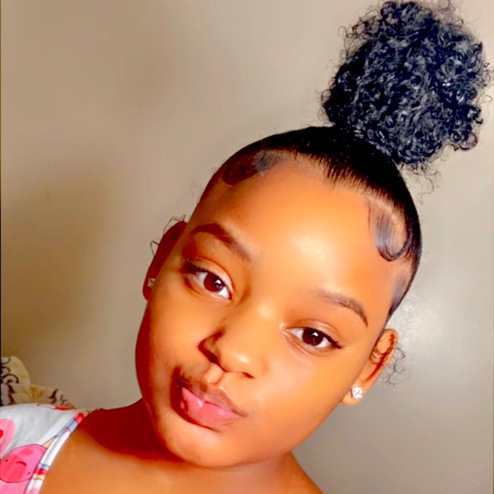 Meet your Posher, Tayah